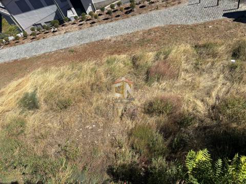 Lote de Terreno para construção com Projeto Aprovado  - 8 Frações