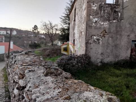 Moradia para Restaurar T4 na Zona História do Sabugal