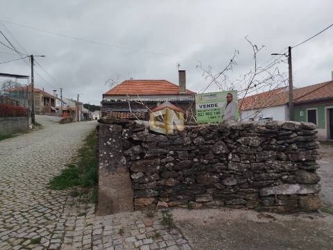 Moradia T4 com Anexo e Quintal em Foios