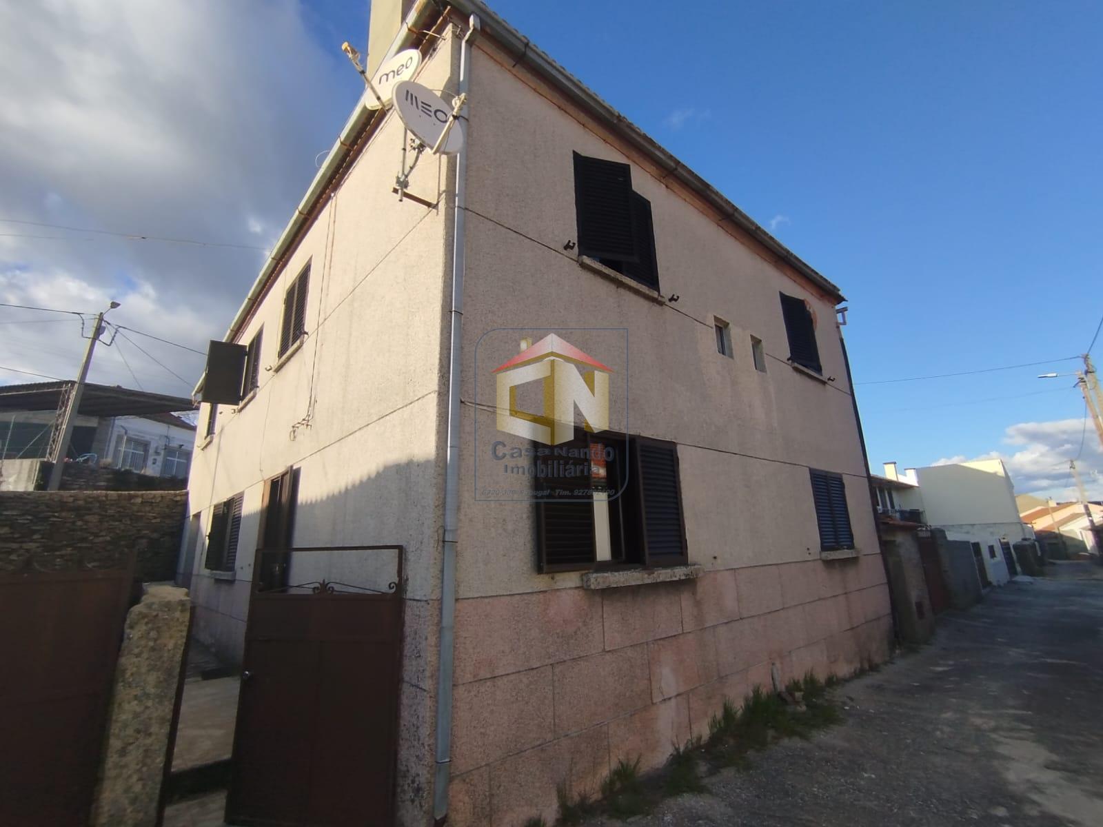 Moradia T4 com Anexo e Quintal em Foios