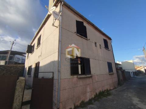 Moradia T4 com Anexo e Quintal em Foios