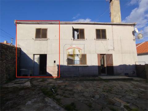 Moradia T4 com Anexo e Quintal em Foios