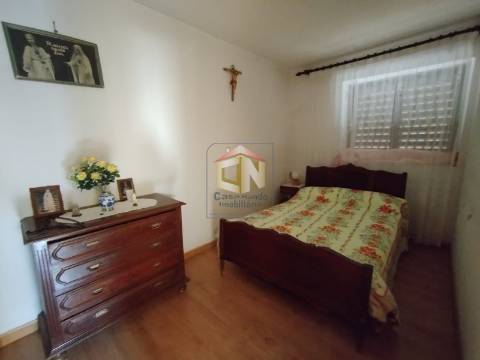 Moradia T4 com Anexo e Quintal em Foios