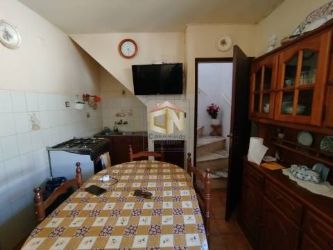 Moradia T4 com Anexo e Quintal em Foios