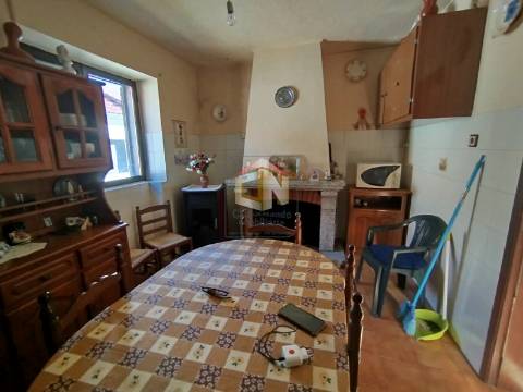 Moradia T4 com Anexo e Quintal em Foios