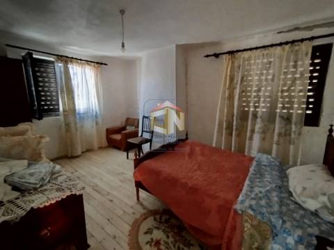 Moradia T4 com Anexo e Quintal em Foios