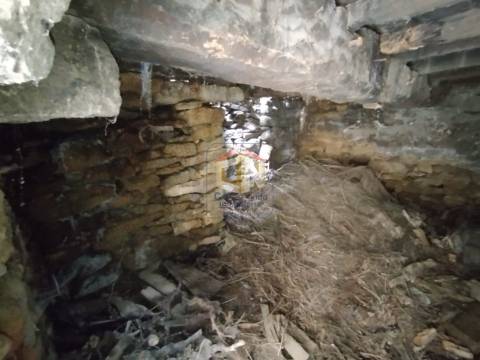 Moradia Devoluta T1 Venda em Seixo do Côa e Vale Longo,Sabugal