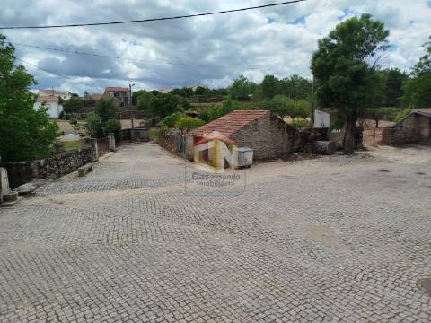 Moradia Devoluta T1 Venda em Seixo do Côa e Vale Longo,Sabugal