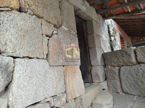 Moradia Devoluta T1 Venda em Seixo do Côa e Vale Longo,Sabugal
