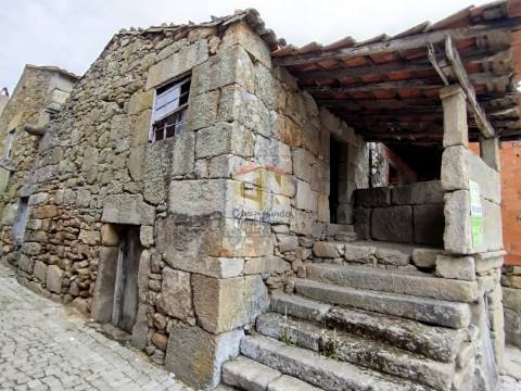 Moradia Devoluta T1 Venda em Seixo do Côa e Vale Longo,Sabugal