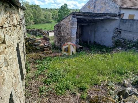 Moradia para Reconstrução com projeto de Arquitetura Aprovado