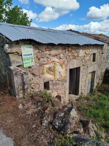 Moradia para Reconstrução com projeto de Arquitetura Aprovado