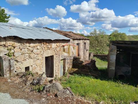 Moradia para Reconstrução com projeto de Arquitetura Aprovado