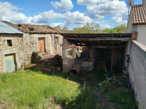 Moradia para Reconstrução com projeto de Arquitetura Aprovado