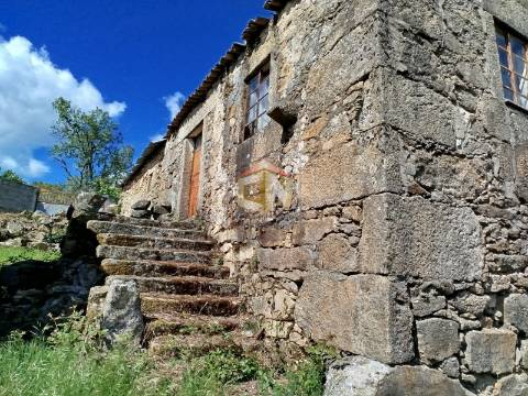 Moradia para Reconstrução com projeto de Arquitetura Aprovado