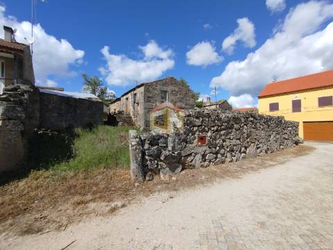 Moradia para Reconstrução com projeto de Arquitetura Aprovado