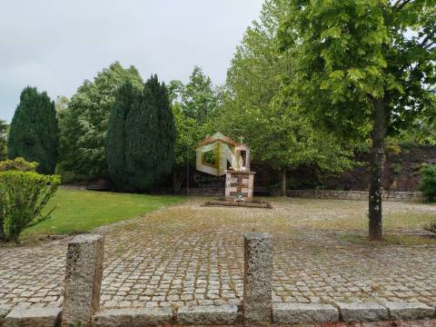 Moradia para reconstruir em Plena Serra de Malcata
