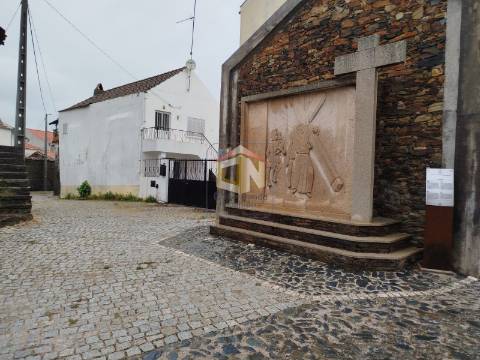Moradia para reconstruir em Plena Serra de Malcata