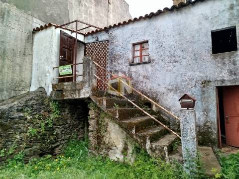 Moradia para reconstruir em Plena Serra de Malcata