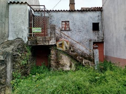 Moradia para reconstruir em Plena Serra de Malcata
