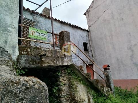 Moradia para reconstruir em Plena Serra de Malcata