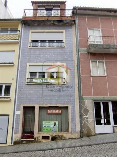 Prédio de 4 Andares com Loja/Escritório