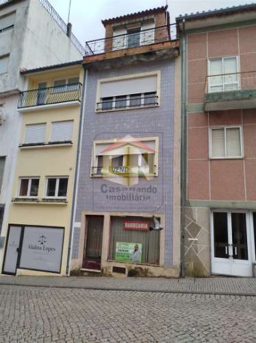 Prédio de 4 Andares com Loja/Escritório