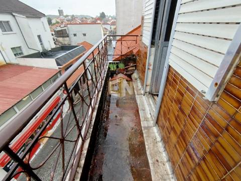 Prédio de 4 Andares com Loja/Escritório