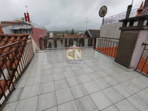 Prédio de 4 Andares com Loja/Escritório