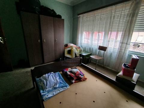 Prédio de 4 Andares com Loja/Escritório