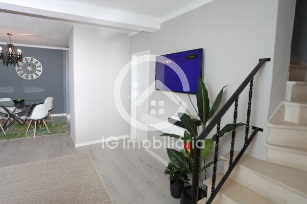 Arrenda Moradia T1 com varanda na Praça do Bocage.