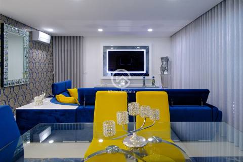 Moradia T4 independente em Aroeira com garagem e piscina.