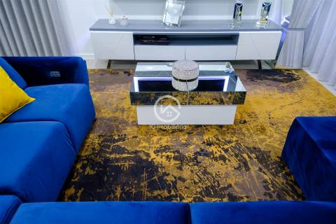 Moradia T4 independente em Aroeira com garagem e piscina.