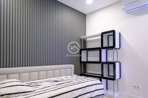 Moradia T4 independente em Aroeira com garagem e piscina.