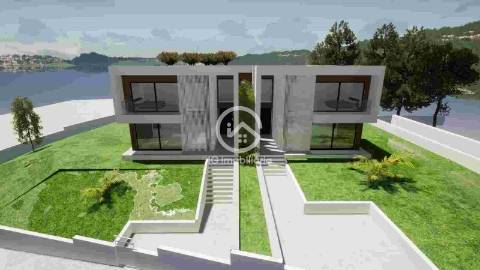 Moradia T4 e T5 em Tróia com piscina