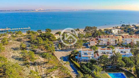 Moradia T4 e T5 em Tróia com piscina