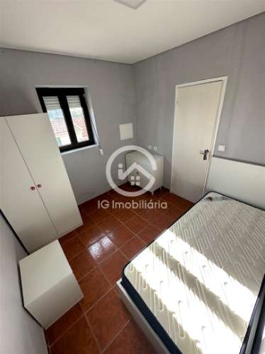 Vendo Moradia T3 geminada na Travessa dos Safreiros, Barroca Grande.