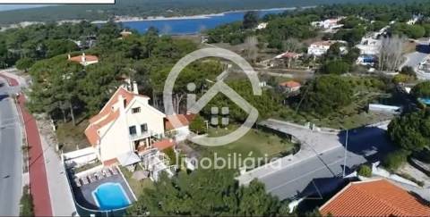 Moradia T6 com garagem e piscina em Lagoa de Albufeira