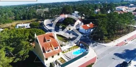 Moradia T6 com garagem e piscina em Lagoa de Albufeira