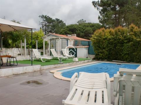 Moradia T6 com garagem e piscina em Lagoa de Albufeira