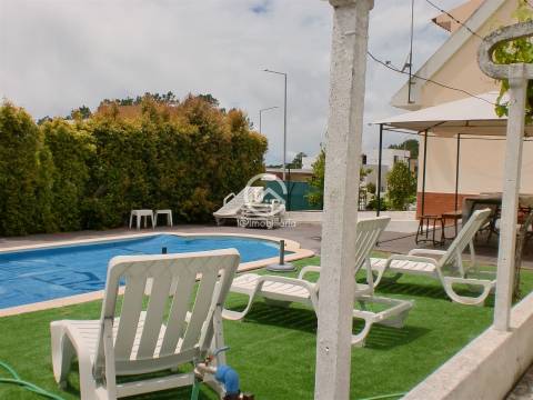 Moradia T6 com garagem e piscina em Lagoa de Albufeira