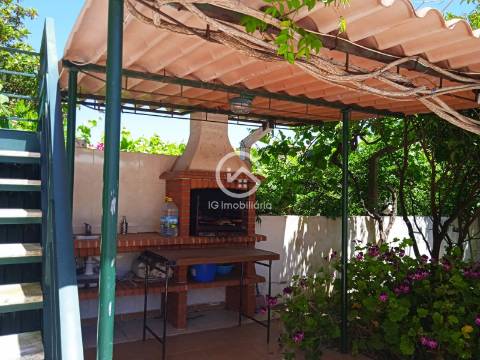 Moradia T6 com garagem e piscina em Lagoa de Albufeira