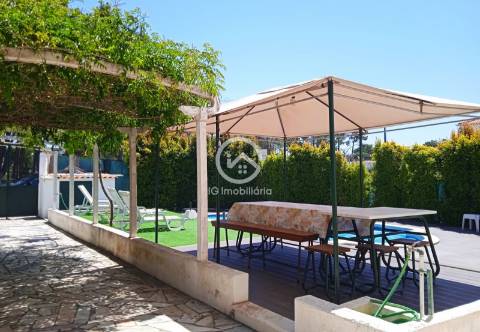 Moradia T6 com garagem e piscina em Lagoa de Albufeira