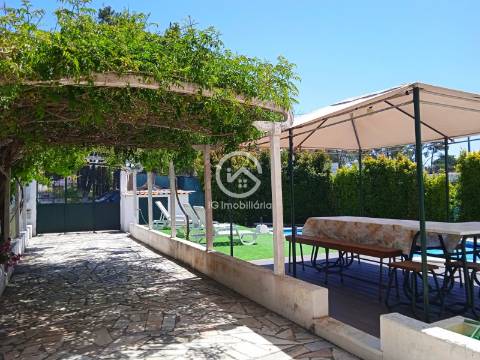 Moradia T6 com garagem e piscina em Lagoa de Albufeira