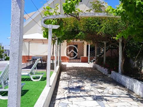 Moradia T6 com garagem e piscina em Lagoa de Albufeira