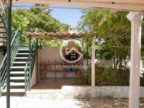 Moradia T6 com garagem e piscina em Lagoa de Albufeira