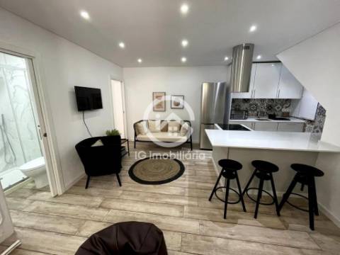 Apartamento T2 totalmente remodelado e com mobílias na Baixa de Setúbal.