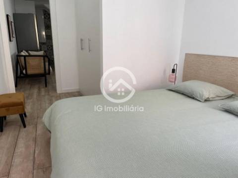 Apartamento T2 totalmente remodelado e com mobílias na Baixa de Setúbal.