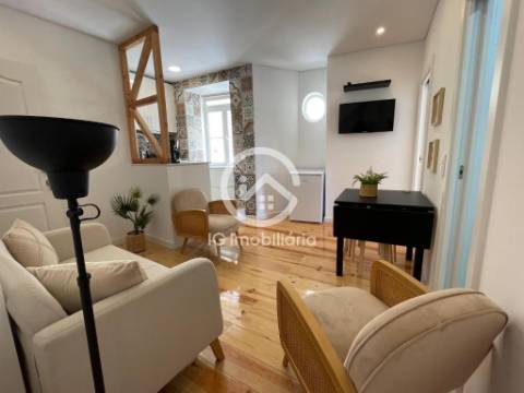 Apartamento T2 totalmente remodelado e com mobílias na Baixa de Setúbal.