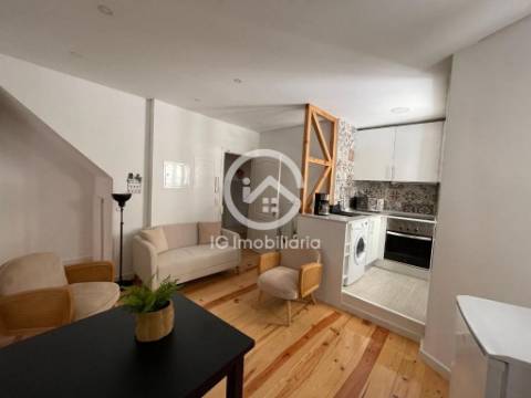 Apartamento T2 totalmente remodelado e com mobílias na Baixa de Setúbal.